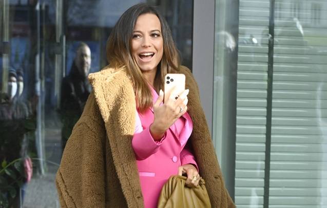 Anna Mucha tuż po kąpieli. Uwagę zwraca niebanalne tło! "Napawam się" [ZDJĘCIE]