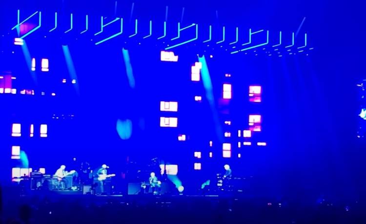 Nagranie z ostatniego koncertu Phila Collinsa zaniepokoiło fanów. Muzyk dokończy trasę? "To bardzo smutne" [WIDEO]