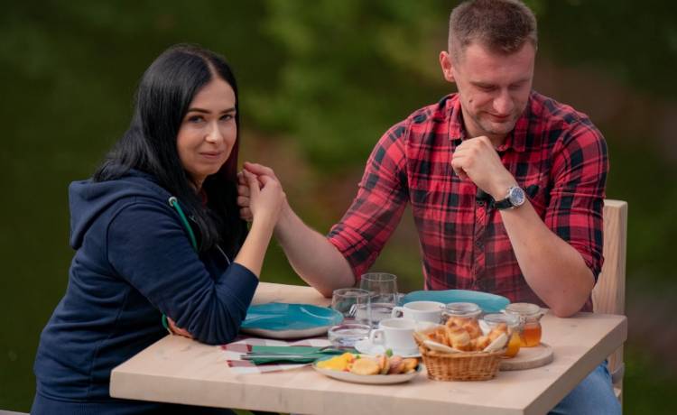 Anna Derbiszewska i Jakub Manikowski poznali się w 10. edycji programu „Rolnik szuka żony”, fot. AKPA