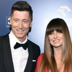 Lewandowscy wiedzą, jak przykuć uwagę... "Czy Robert to na pewno człowiek? Wygląda jak wyrzeźbiony z kamienia"