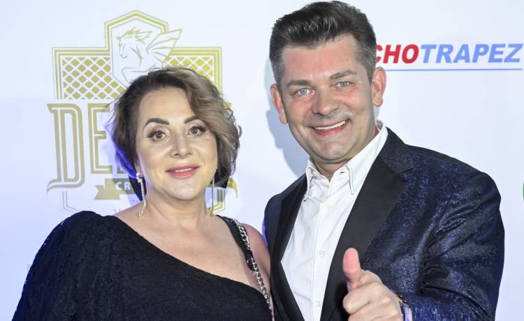 Danuta Martyniuk zaśpiewała z mężem przebój zespołu Akcent! Maciej Kurzajewski skomentował to krótko [WIDEO]