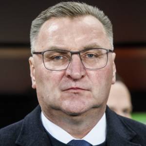 Czesław Michniewicz zmienił się nie do poznania? Klub przygotował zaskakującą grafikę! [FOTO]