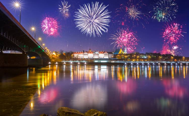 Sylwester 2021 w cieniu obostrzeń. Jak w tym roku będzie wyglądała noc sylwestrowa?