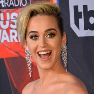 Katy Perry odsłoniła piersi podczas telewizyjnego programu! Nagranie trafiło do sieci             