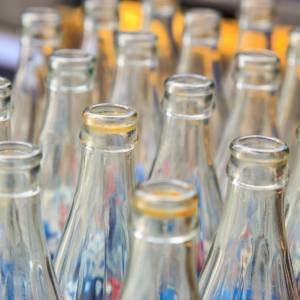 Wycofano popularny napój. Stwierdzono w nim obecność szkła. Nie należy go spożywać!