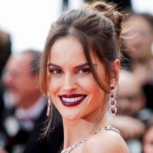 Izabel Goulart w bikini. Supermodelka nie pozostawiła wiele wyobraźni. "Bogini" [FOTO]