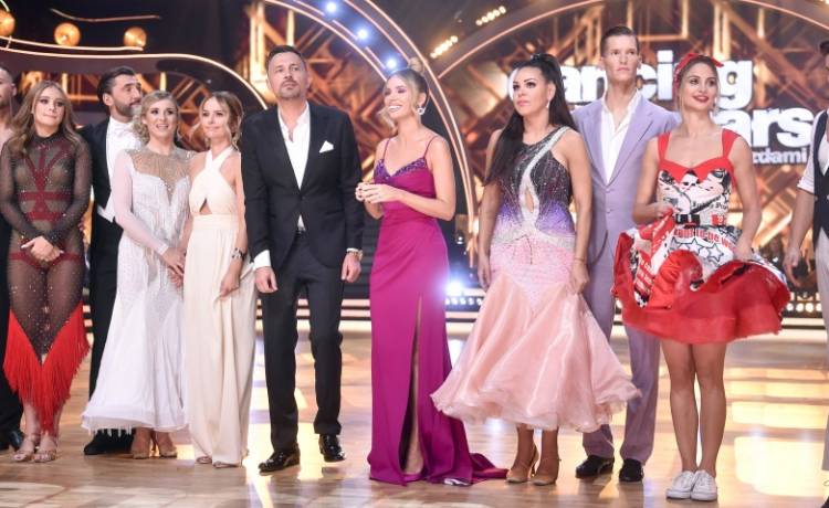 Hanna Żudziewicz na śmiałych ciążowych kadrach. Nagie ciało okryła jedynie rozpiętą koszulą. "Sesja na medal" [ZDJĘCIA]