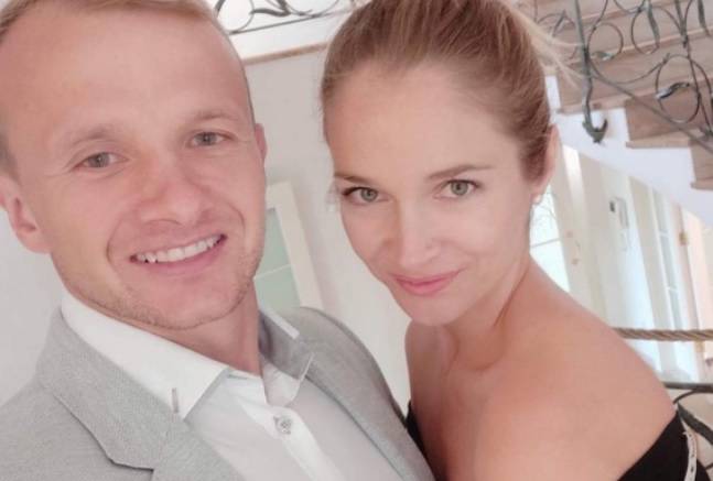 "Rolnik szuka żony". Marta Paszkin na finiszu ciąży. Luźny strój uwypuklił ciążowe krągłości [ZDJĘCIE]