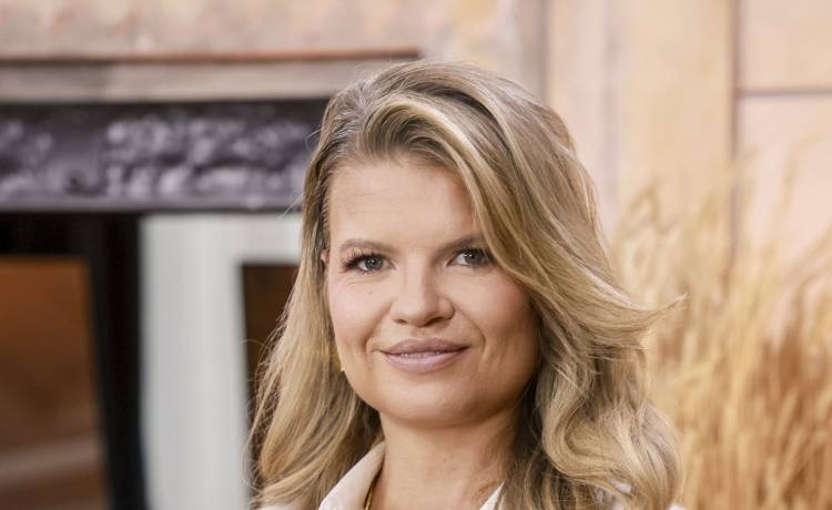 Marta Manowska jako prowadząca „Rolnik szuka żony”. Fot. AKPA