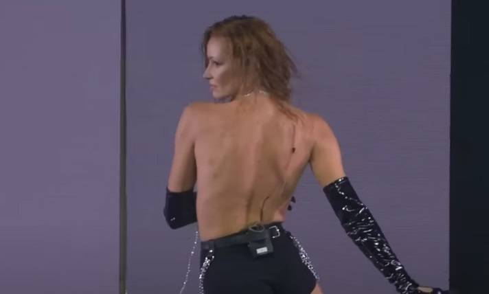 Eurowizja. Uczestniczce na scenie pękł stanik. Kontynuowała występ mimo wpadki [WIDEO]