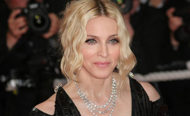 62-letnia Madonna zapozowała w bardzo wyzywającej bieliźnie. Gwiazda przesadziła? [+18]