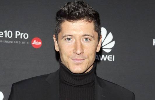 Robert Lewandowski będzie wujkiem! Siostra piłkarza pokazała duży, ciążowy brzuch [ZDJĘCIA]