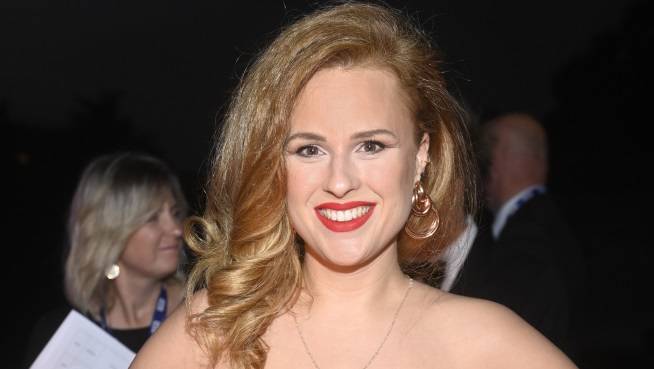 Kaja Paschalska kusi głębokim dekoltem. Metamorfoza gwiazdy „Klanu” robi wrażenie! "Wyglądasz cudnie" [ZDJĘCIE]