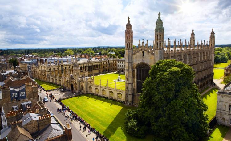 Cambridge zamyka bramy. Nauka zdalna aż do jesieni przyszłego roku