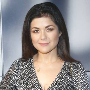 Katarzyna Cichopek pozuje w długiej sukni. Internauci zachwyceni stylizacją aktorki: "Zjawiskowa jak zawsze"