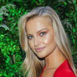 Karolina Pisarek namiętnie całuje ukochanego. Razem w gorącym uścisku [FOTO]