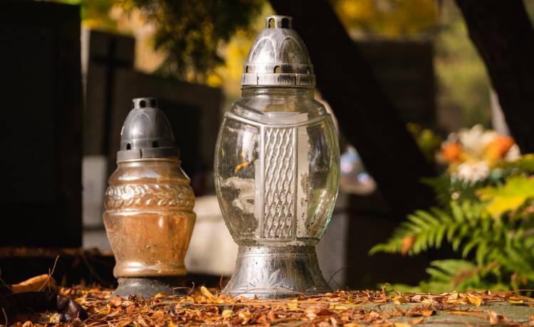 Cmentarze 1 listopada na pewno otwarte? Nowe obostrzenia?