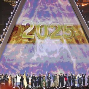 Telewizja Polska ogłosiła kolejną gwiazdę „Sylwestra z Dwójką”. To znane nazwisko!