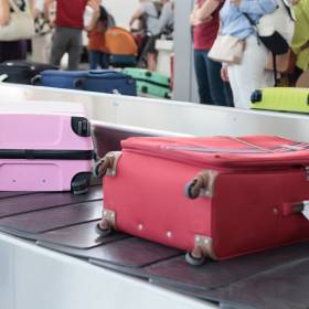 Podróżni nie będą mogli już tego robić na lotniskach. Unia Europejska chce wprowadzić zakaz