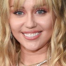 RMF Extra: Miley Cyrus nago! Wokalistka w obiektywie nowej miłości