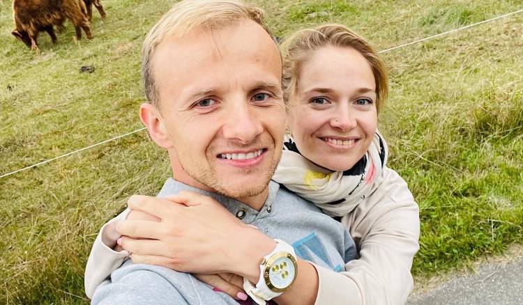 Marta Paszkin z "Rolnik szuka żony" uchwyciła córki na filmiku. Tak Gracją opiekowała się starsza siostra