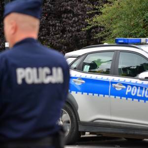 Samochód spadł na złodzieja! 21-letni mężczyzna został złapany przy zuchwałej kradzieży