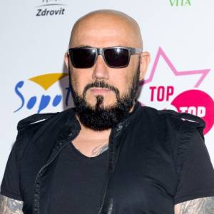 Grzegorz Skawiński pokazał twarz! Jak wygląda bez okularów? [WIDEO]