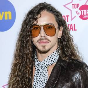 Michał Szpak z krótkimi włosami. Fani przecierają oczy ze zdumienia! [ZDJĘCIA]