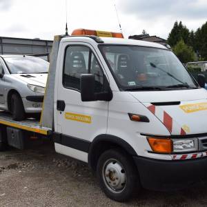 Ukradł 12 samochodów. Wywoził je na lawecie. Wartość skradzionych pojazdów wynosi ok. 70 tys. zł