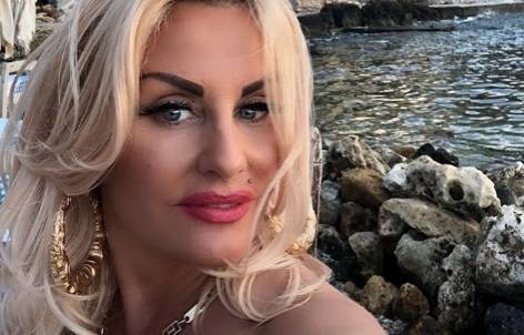 Dagmara Kaźmierska z "Królowych życia" tuli się do tajemniczego mężczyzny. Najnowsze zdjęcie celebrytki zaintrygowało fanów 