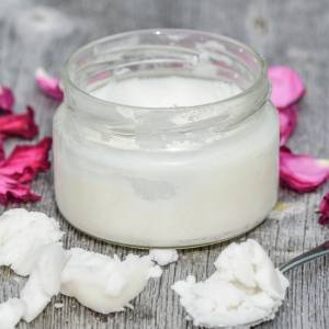 Olej kokosowy - genialny kosmetyk. Produkt o wyjątkowych właściwościach! Jak go stosować?