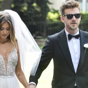 Antoni Królikowski wziął ślub z Joanną Opozdą. Co na to jego byłe partnerki? Jedna zjawiła się na uroczystości, a druga przemówiła w sieci! 