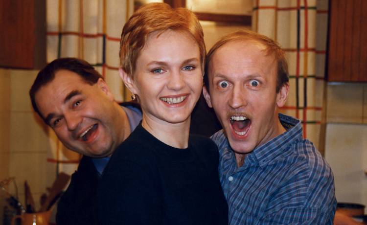 Serialowy Karol Krawczyk wspomina świąteczny hit z "Miodowych lat". Znacie tekst trzeciej zwrotki "Biegnie, biegnie renifer"? [WIDEO]