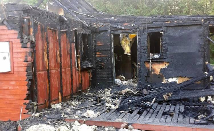 Dom wyremontowany przez ekipę Katarzyny Dowbor stanął w płomieniach! Na miejscu zmarł pupil rodziny