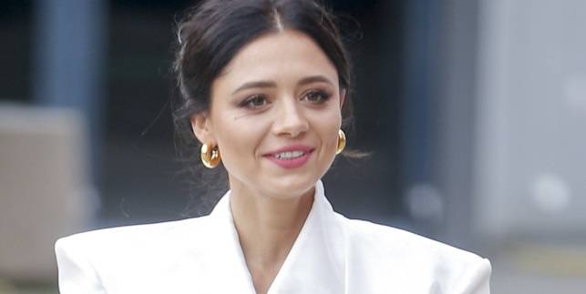 Adriana Kalska w sukni z prześwitami. Od tej kreacji trudno oderwać wzrok! 