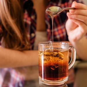 Pijesz gorącą herbatę z miodem? Nie popełniaj tego błędu!