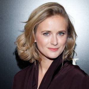 Gwiazda serialu "Ranczo" odsłania ciało na śniegu! Marta Chodorowska w skąpym bikini [FOTO]