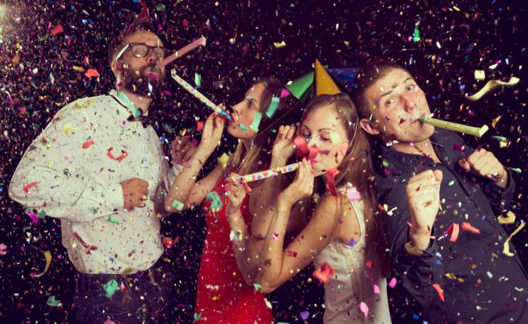 Szukasz playlisty na sylwestra? Sprawdź nasze propozycje z muzyką na imprezę