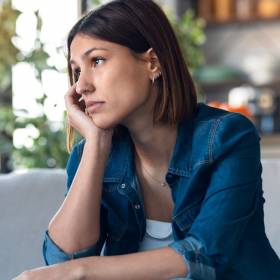 Niedobór witaminy D - jakie daje objawy? Łatwo je przegapić!