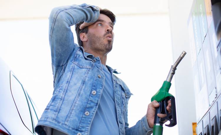 Paliwo powyżej 8 zł? Kierowcy zbierają szczęki z podłóg. Zdjęcia ze stacji benzynowych [FOTO]