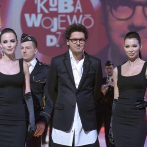 Kuba Wojewódzki publikuje zdjęcie nagiej kobiety, a internauci nie mają wątpliwości, kim ona jest. Zdradził ich jeden szczegół...                                                                                                                              