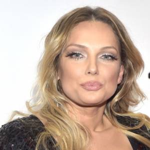 Joanna Liszowska bez makijażu. Aktorka posiwiała w czasie kwarantanny. Pokazała zdjęcie