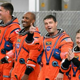 Załoga Artemis II obejrzała ten film przed misją