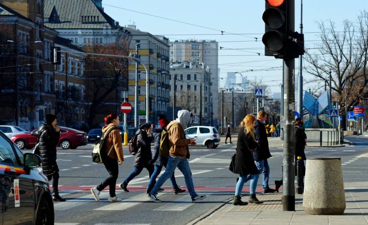 RCB wydało alert. "Zrezygnuj z aktywności na zewnątrz". Jak się chronić?