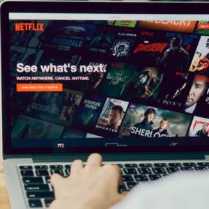 Netflix na czerwiec! Nowe produkcje, kolejne sezony seriali, kultowe tytuły i polskie kino