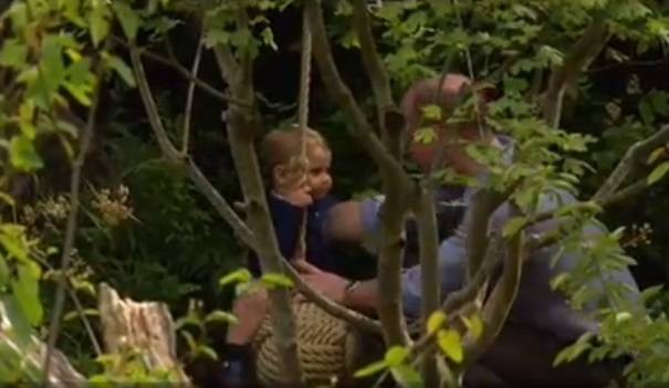 Urocze zdjęcia rodziny królewskiej. Księżna Kate i książę William z dziećmi razem w ogrodzie!