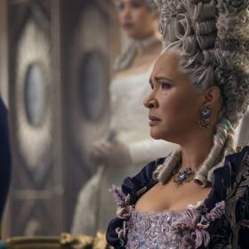 Kontuzja przekreśliła jej sportowe marzenia. Dziś jest gwiazdą „Bridgertonów”!