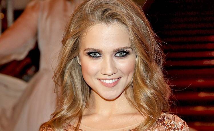 Ciążowy brzuszek Agnieszki Kaczorowskiej już widoczny?! "Ślicznie wyglądasz" -  komplementują fani