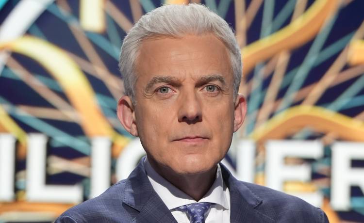 Przyjaciel w "Milionerach" wcale nie rozmawia ze swojej kanapy! Jak to naprawdę wygląda?