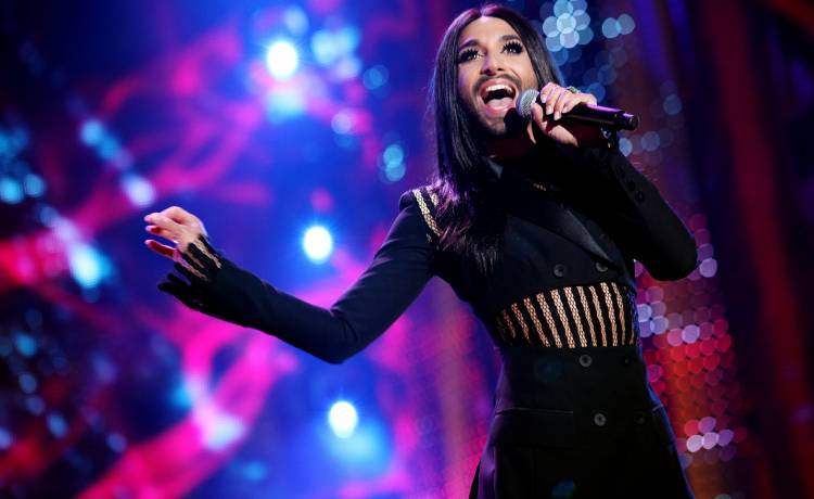 Szokująca metamorfoza Conchity Wurst. Ogoliła głowę na łyso